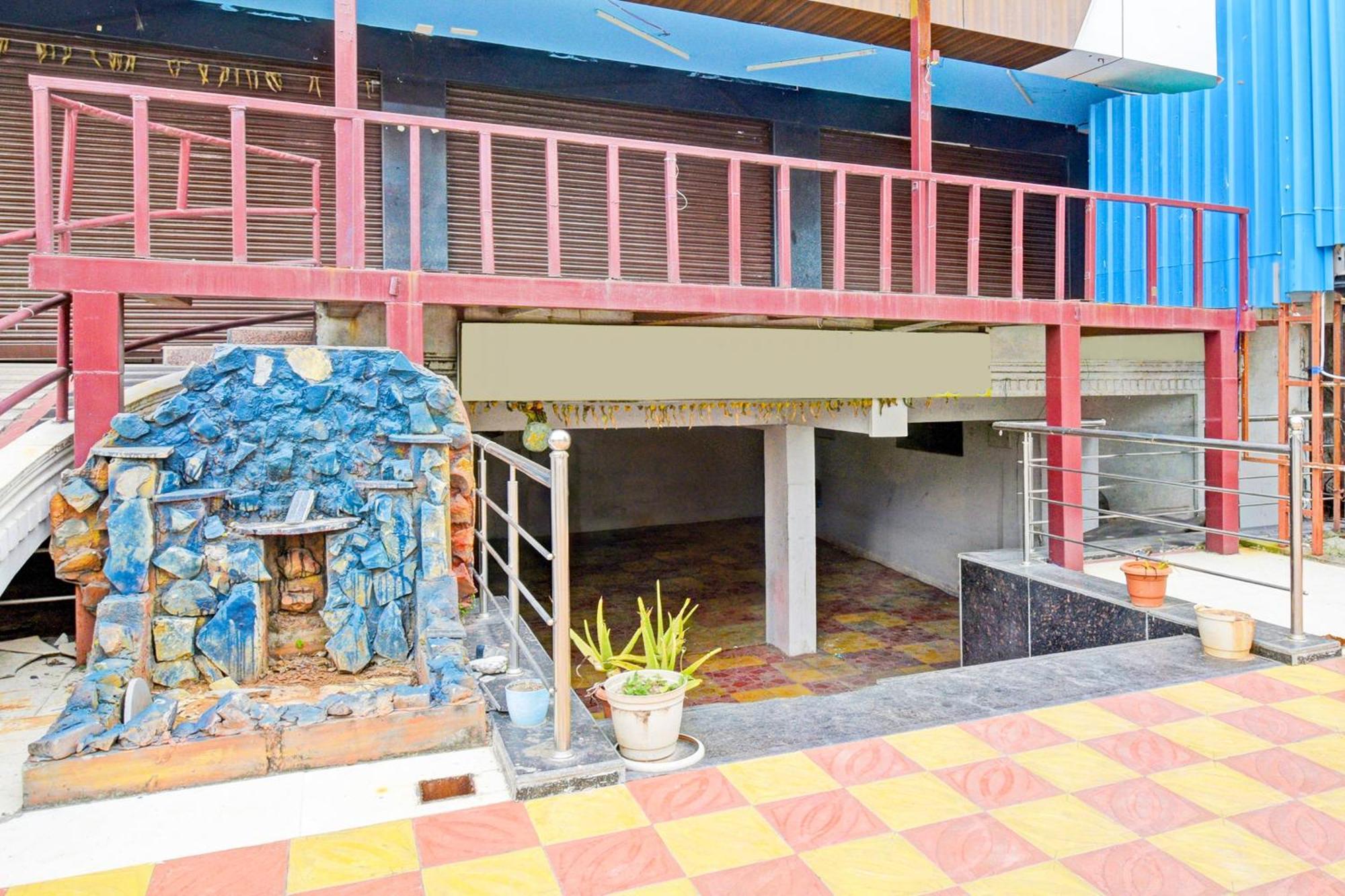 Super Townhouse Mancherial Mancherāl Екстериор снимка