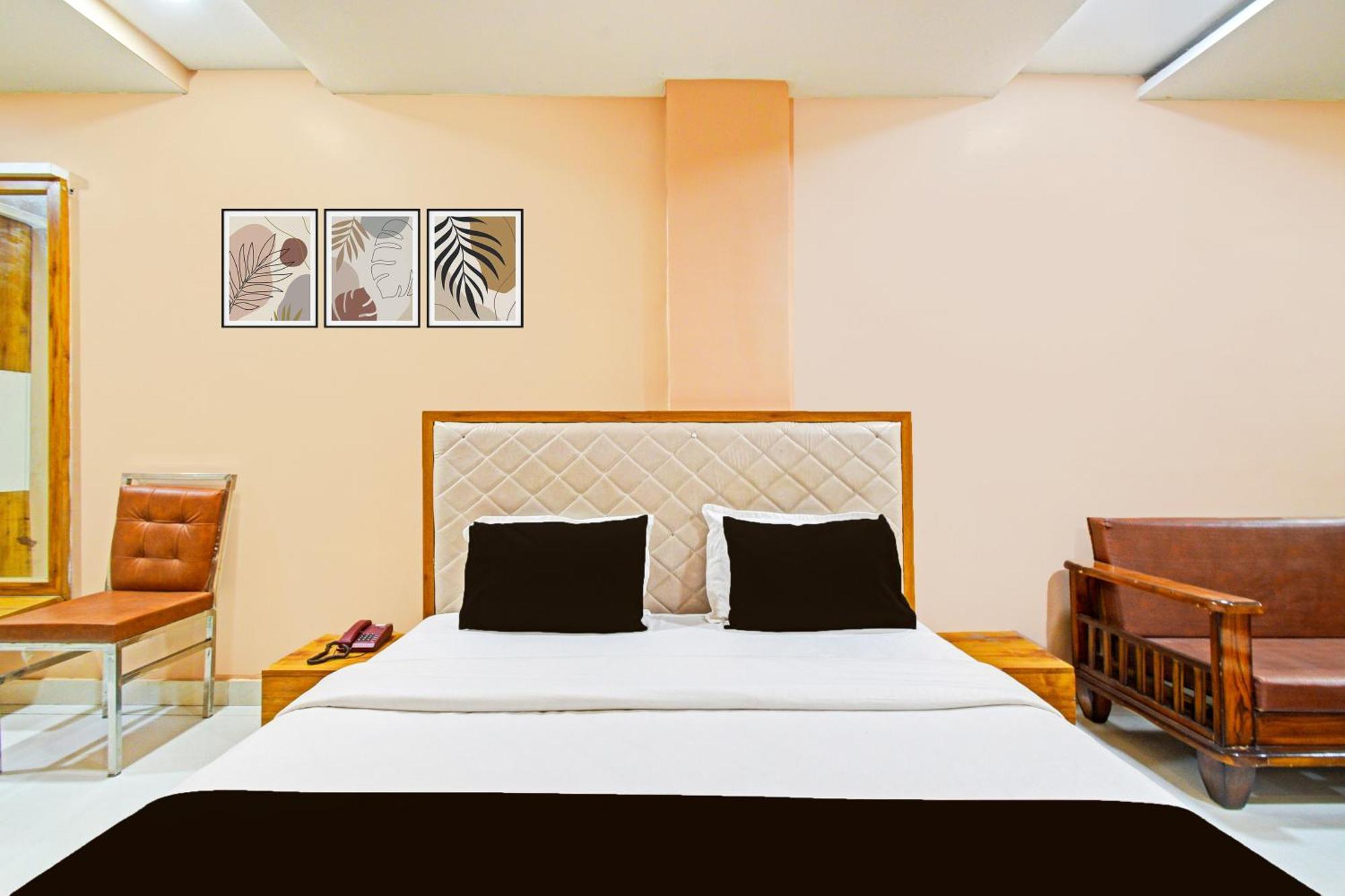 Super Townhouse Mancherial Mancherāl Екстериор снимка