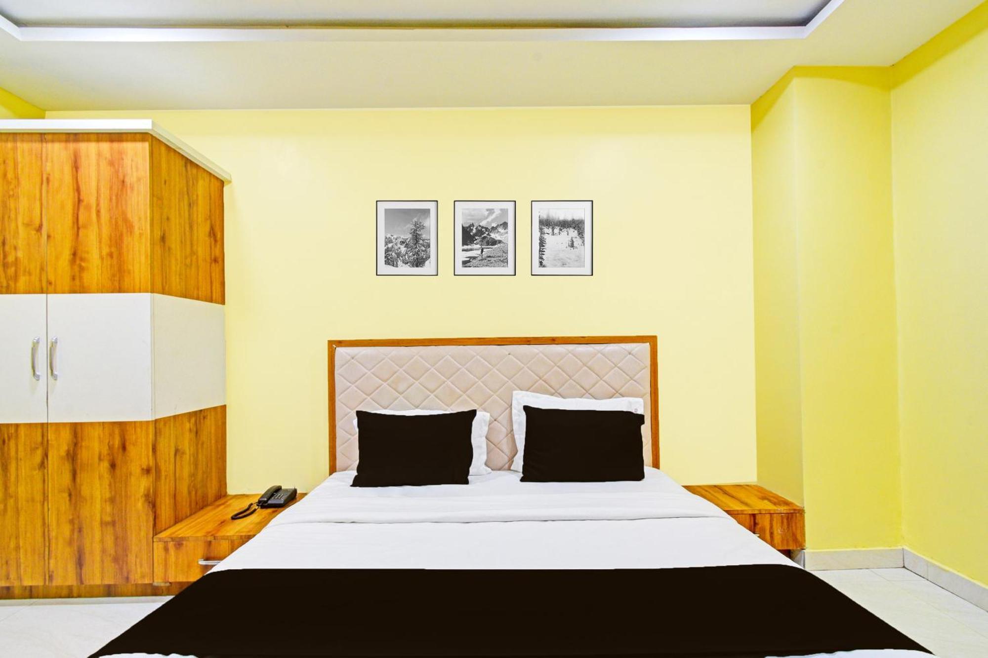 Super Townhouse Mancherial Mancherāl Екстериор снимка