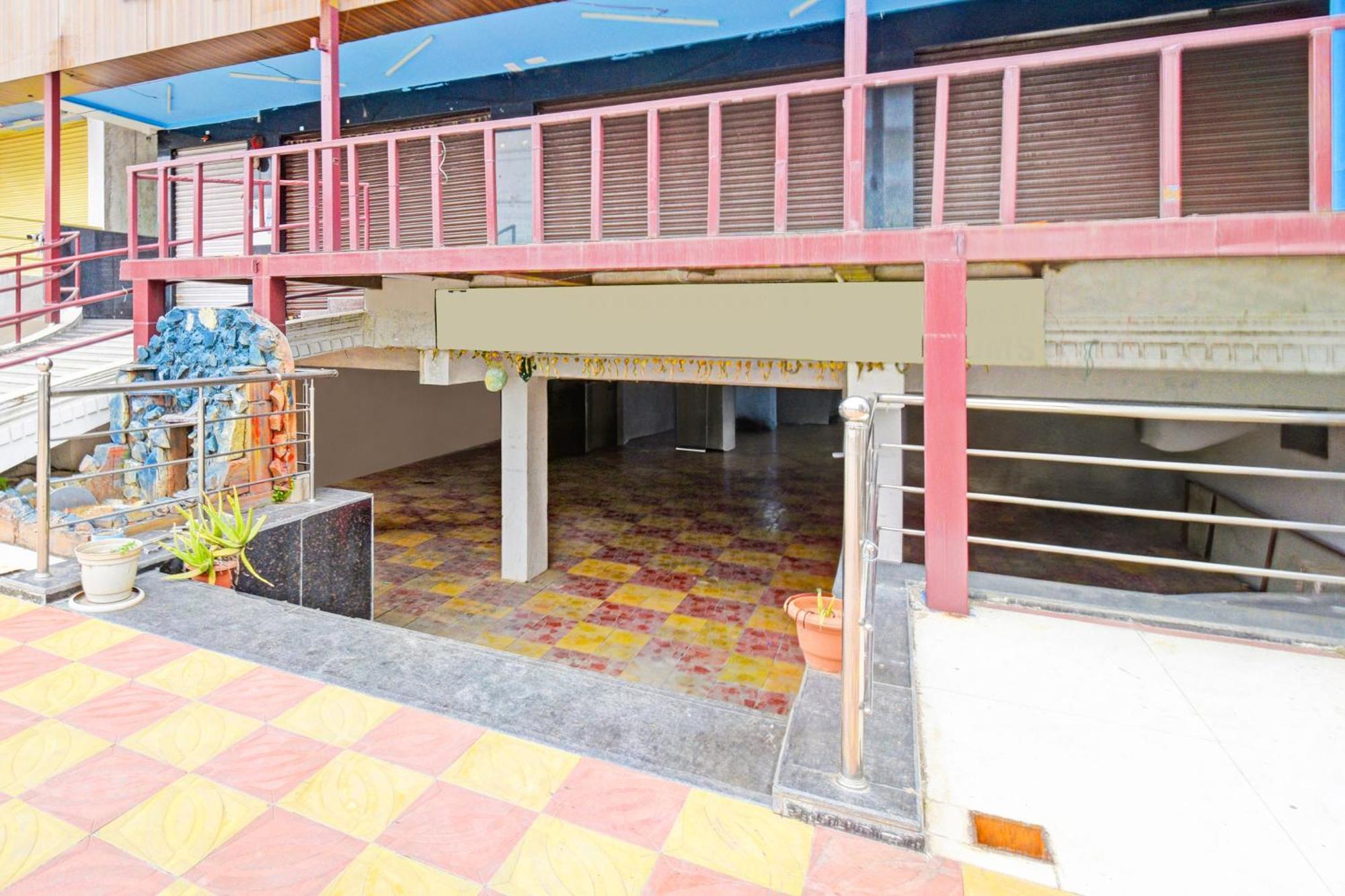 Super Townhouse Mancherial Mancherāl Екстериор снимка