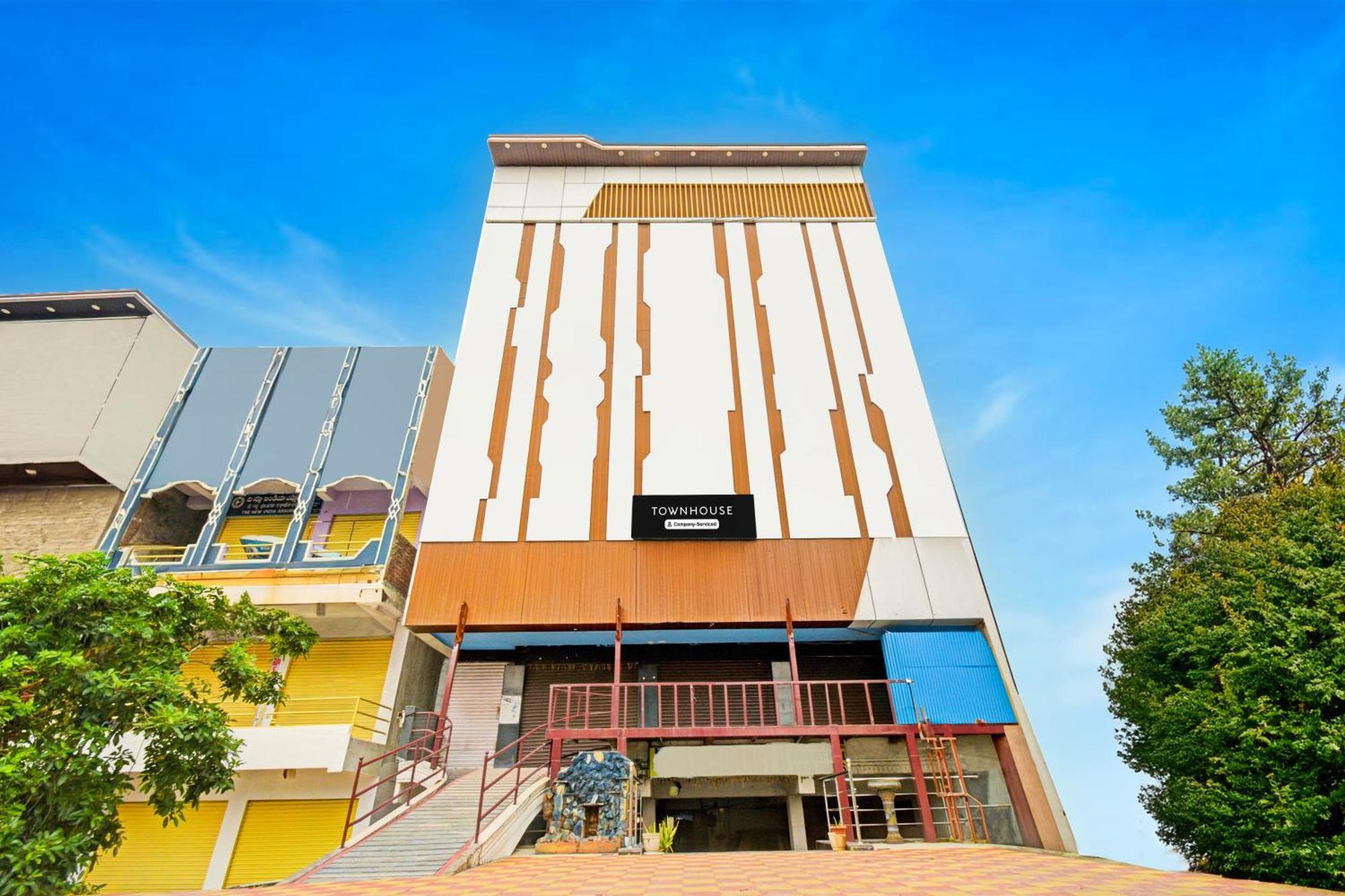 Super Townhouse Mancherial Mancherāl Екстериор снимка