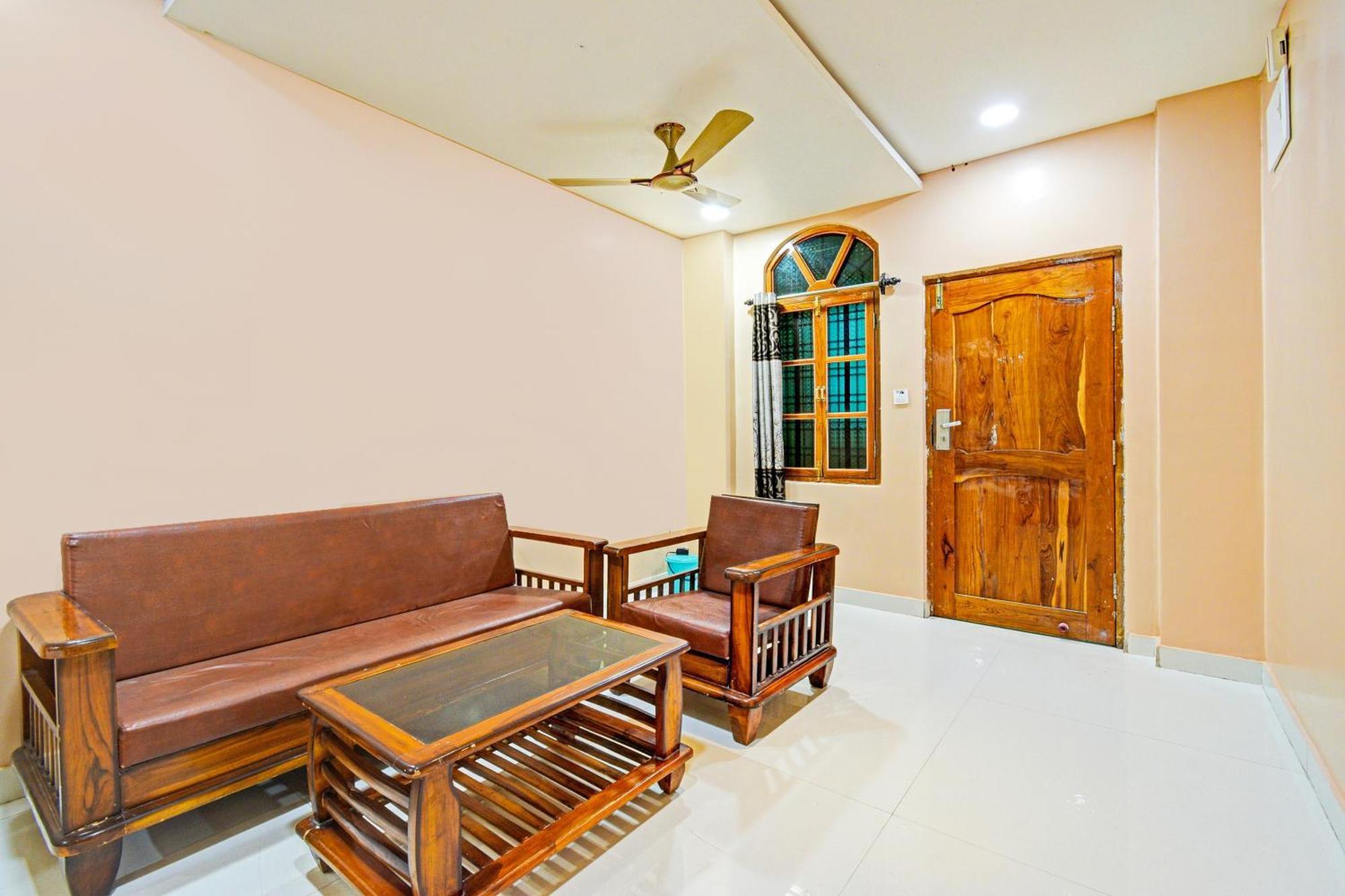 Super Townhouse Mancherial Mancherāl Екстериор снимка