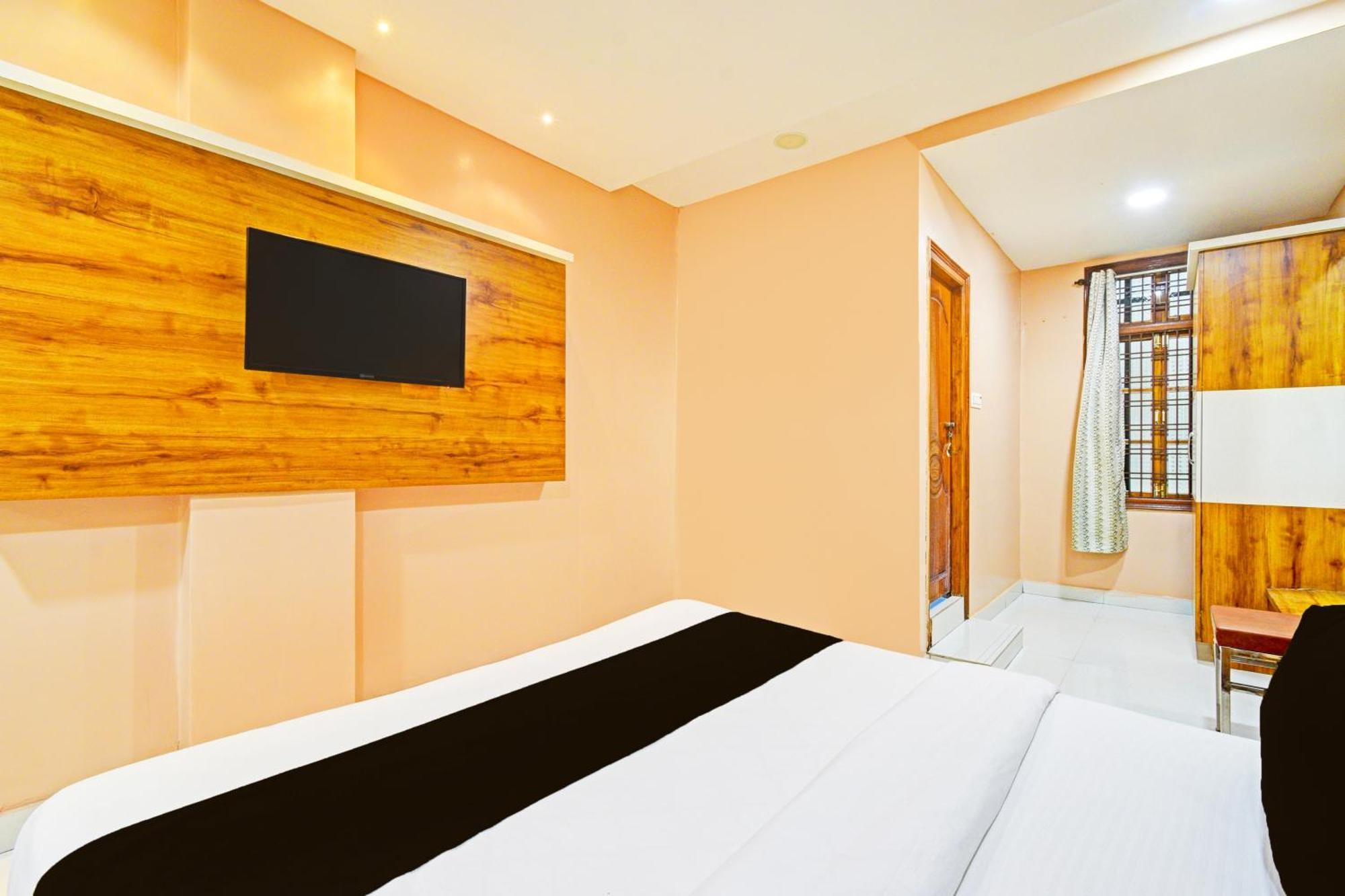 Super Townhouse Mancherial Mancherāl Екстериор снимка
