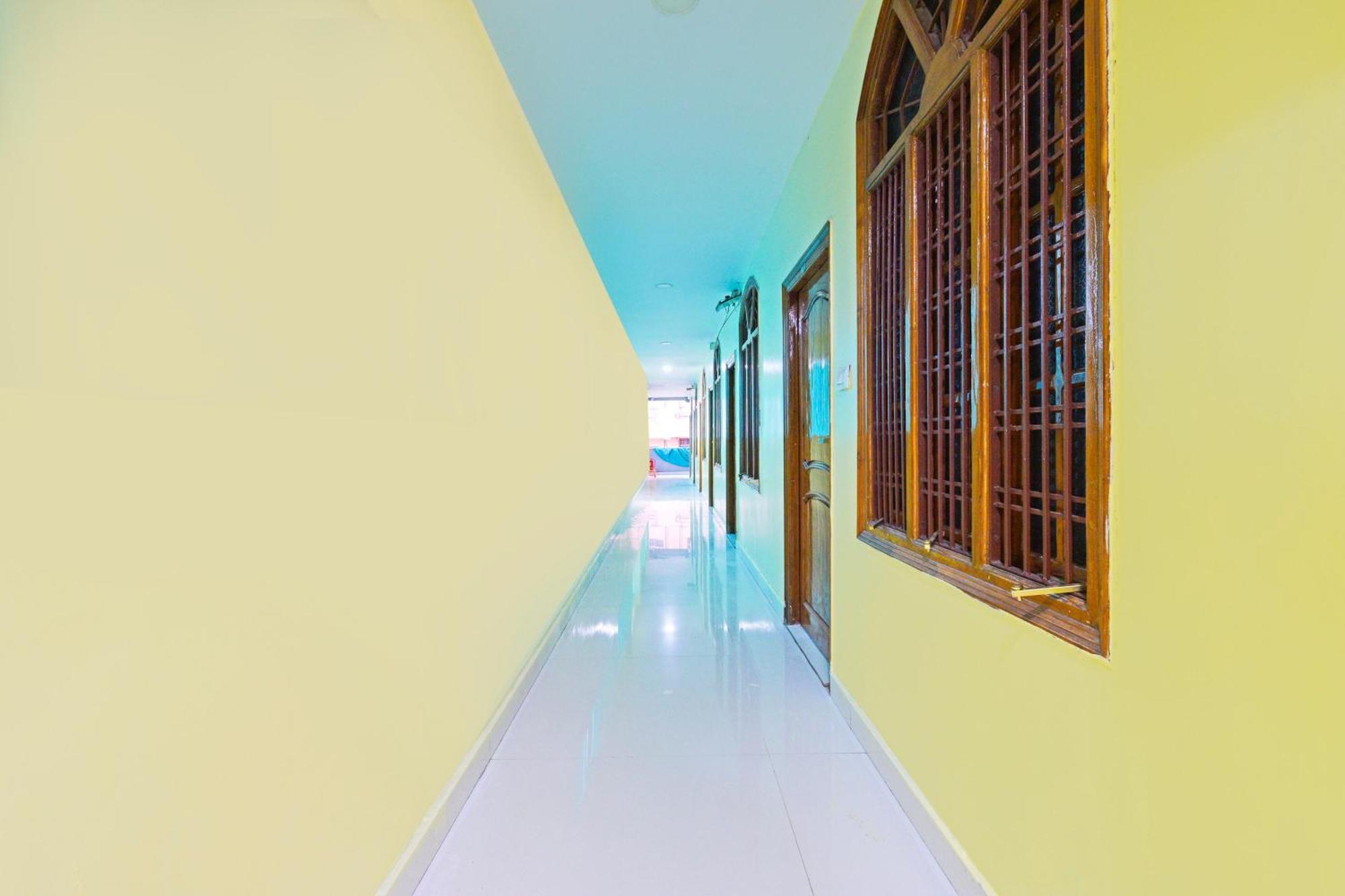 Super Townhouse Mancherial Mancherāl Екстериор снимка